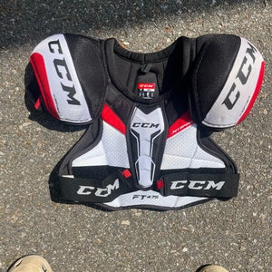 Men's Small Senior CCM Shoulder Pads (Used, Like New)