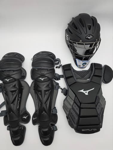 Mizuno Samurai Youth Catcher’s Gear Set 14″ – Open Box, Almost New