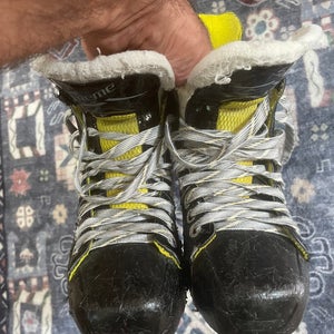 Bauer Supreme S25 Hockey Skates Size 3 (Used)