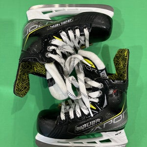 Youth Bauer Vapor 3X Hockey Skates Regular Width 12 (Used)
