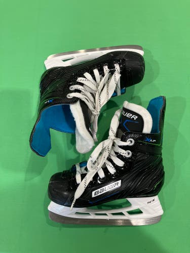 Youth Bauer XLP Hockey Skates Wide Width 11 (Used)