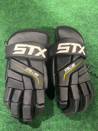 Black STX Stallion 200 Lacrosse Gloves | Small (Used)