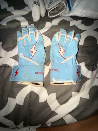 Bruce bolt batting gloves