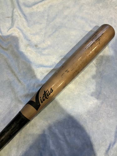 Victus V-Cut Bat (-3) Maple 31 oz 34" (Used)