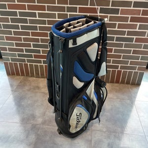 Blue Men's Titleist Bag (Used)