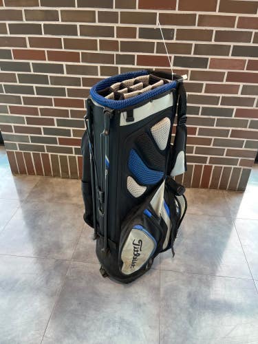Blue Men's Titleist Bag (Used)