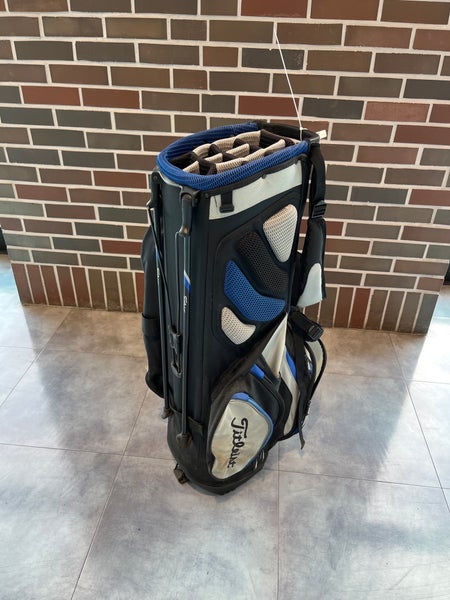 Blue Men's Titleist Bag (Used)