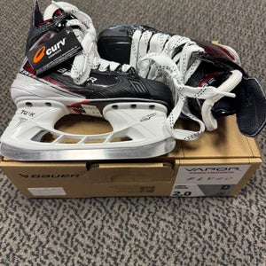 Bauer Vapor FLY40 Hockey Skates Regular Width Size 2 (New)