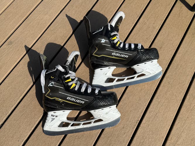 2024 Bauer Supreme M40 Hockey Skates Extra Wide Width Size 3.5 (Used)