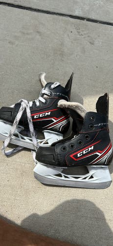 CCM JetSpeed Youth Hockey Skates Regular Width 9 (Used)