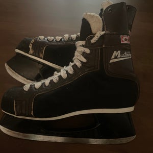 CCM Mustang Hockey Skates Narrow Width 7.5 (Used)