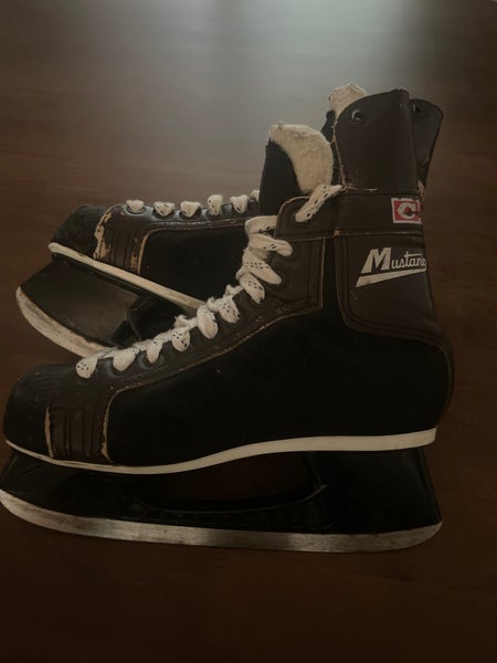CCM Mustang Hockey Skates Narrow Width 7.5 (Used)