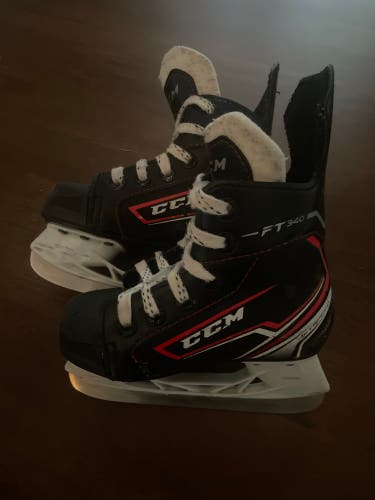 CCM JetSpeed FT340 Hockey Skates 9 (Used)