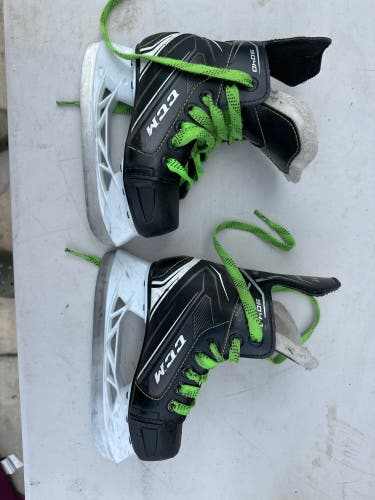 CCM Tacks 9040 Hockey Skates Regular Width 11 (Used)