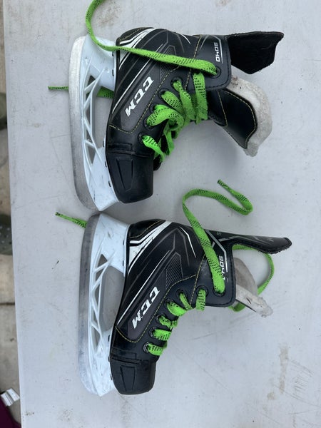 CCM Tacks 9040 Hockey Skates Regular Width 11 (Used)