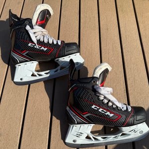 CCM JetSpeed Shock (SMU) Hockey Skates Regular Width 6.5 (Used)