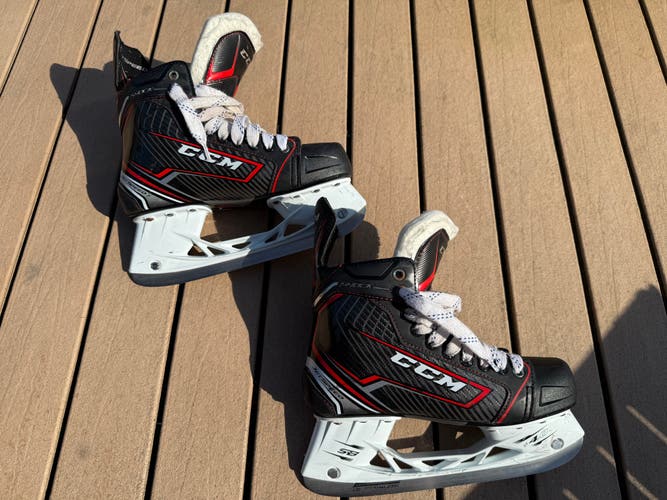 CCM JetSpeed Shock (SMU) Hockey Skates Regular Width 6.5 (Used)
