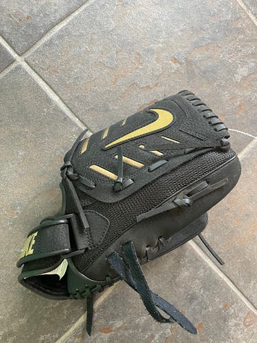 Black Nike Alpha Huarache RH Pitcher's Baseball Glove 11.5" (Used)