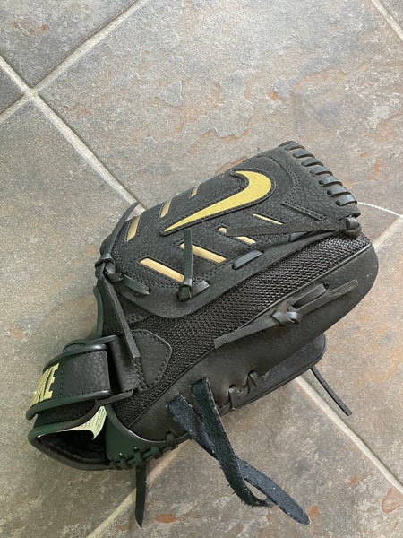 Black Nike Alpha Huarache RH Pitcher's Baseball Glove 11.5" (Used)