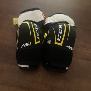 Youth Large CCM Super Tacks AS1 Elbow Pads (Used)