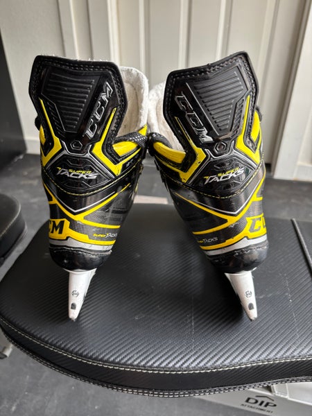 CCM Super Tacks 9380 Hockey Skates Regular Width Size 4
