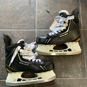 Intermediate Bauer Supreme One.7 Hockey Skates Extra Wide Width Size 5.5 (Used)
