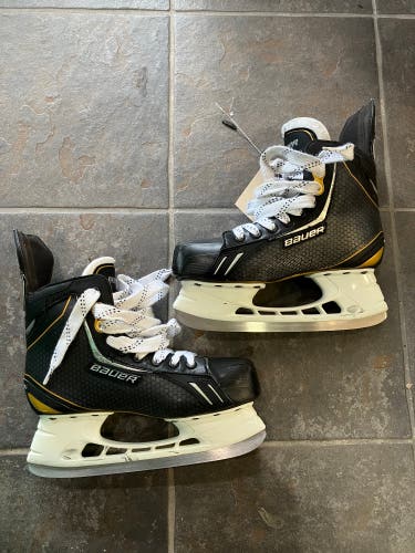 Intermediate Bauer Supreme One.7 Hockey Skates Extra Wide Width Size 5.5 (Used)