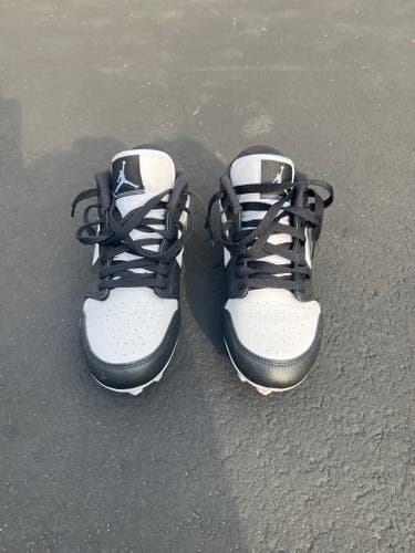 Size M 8.0 (W 9.0) Air Jordan Low Top Molded Cleats (Used)