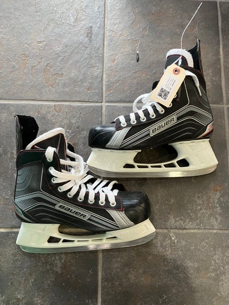 Senior Bauer Vapor X200 Hockey Skates Regular Width 8 (Used)