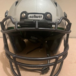Medium Youth Schutt Vengeance A3 Helmet (Used)