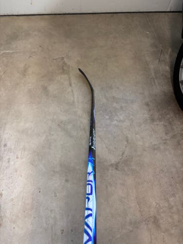 Senior Bauer Vapor FlyLite Right Handed Hockey Stick P92 (New)