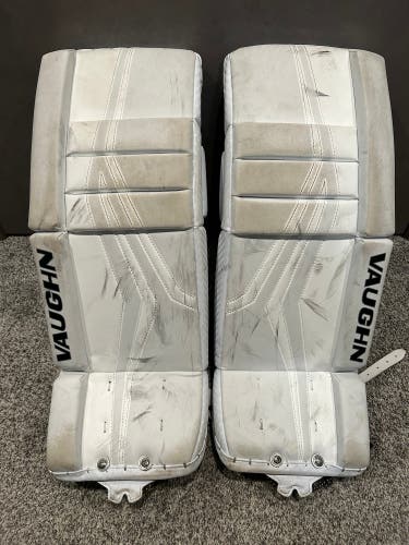 24" 2022 Vaughn Goalie Leg Pads (Used)