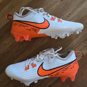 Men's Size M 7.0 (W 8.0) Nike Low Top Molded Cleats (Used)