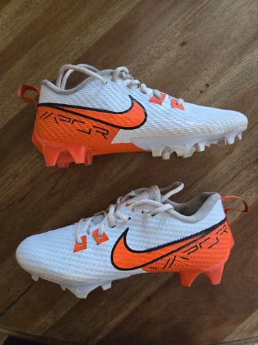 Men's Size M 7.0 (W 8.0) Nike Low Top Molded Cleats (Used)