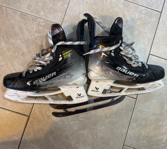 Bauer Vapor Hyperlite 2 Size 10 Fit 2, 2 Sets Of Blades (Used)