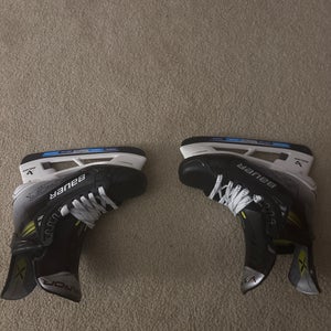 Bauer Vapor Hyperlite 2 Hockey Skates Pro Stock 8.5 (New)