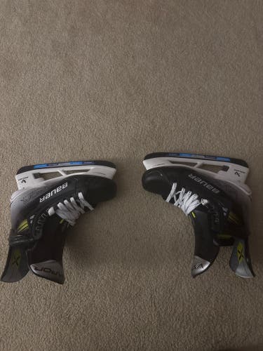 Bauer Vapor Hyperlite 2 Hockey Skates Pro Stock 8.5 (New)