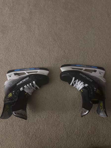 Bauer Vapor Hyperlite 2 Hockey Skates Pro Stock 8.5 (New)
