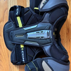 Men's Large Junior CCM Tacks Shoulder Pads (Used)