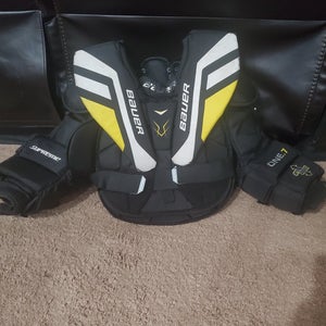 Medium Bauer Supreme One.7 Goalie Chest Protector (Used)