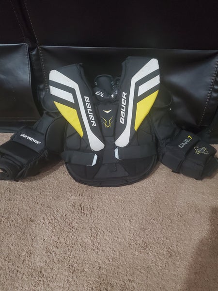 Medium Bauer Supreme One.7 Goalie Chest Protector (Used)