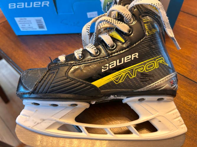 2022 Bauer Vapor X4 Hockey Skates Regular Width 11.5 (Used)