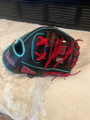 Wilson RH DP15 A2000 Baseball Glove 11" (Used)