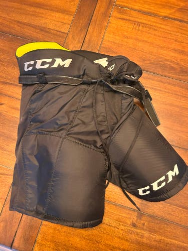Youth Large CCM Tacks 9550 Hockey Pants (Used)