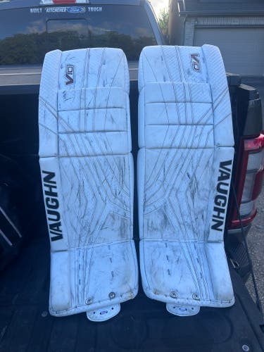 33" Vaughn Goalie Leg Pads (Used)