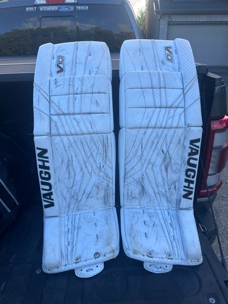 33" Vaughn Goalie Leg Pads (Used)