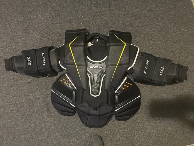 Medium CCM Axis pro Goalie Chest Protector (Used)
