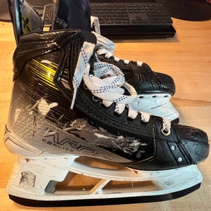 2024 Bauer Vapor Hyperlite 2 Hockey Skates Narrow Width 6 (Used)