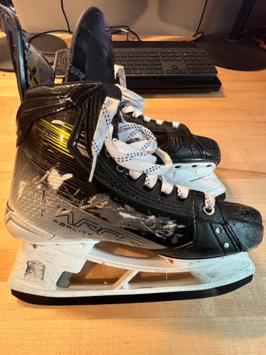 2024 Bauer Vapor Hyperlite 2 Hockey Skates Narrow Width 6 (Used)