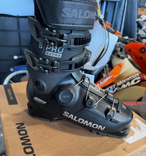 Unisex Salomon Ski Boots Medium Flex (New)